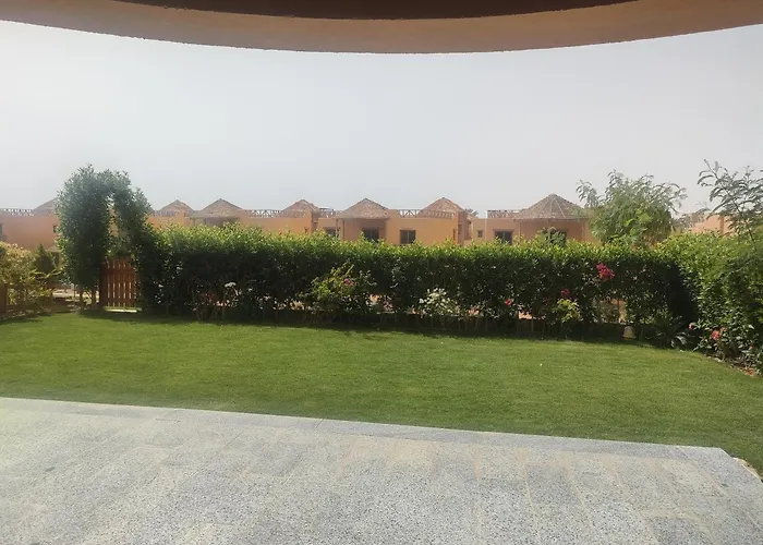 Alpesi faház في ماونتن فيو العين السخنة Vip In Mountain View Sokhna Families Only Ajn-Szuhna
