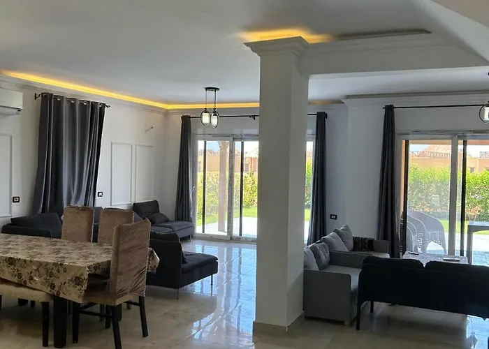 Alpesi faház في ماونتن فيو العين السخنة Vip In Mountain View Sokhna Families Only Ajn-Szuhna