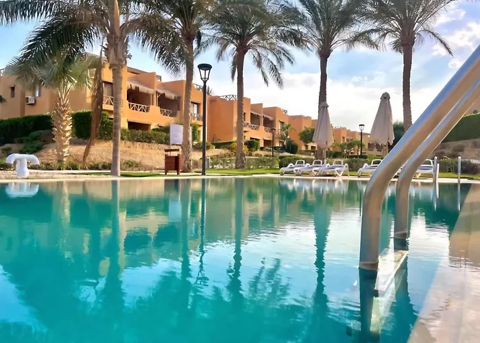 Alpesi faház في ماونتن فيو العين السخنة Vip In Mountain View Sokhna Families Only